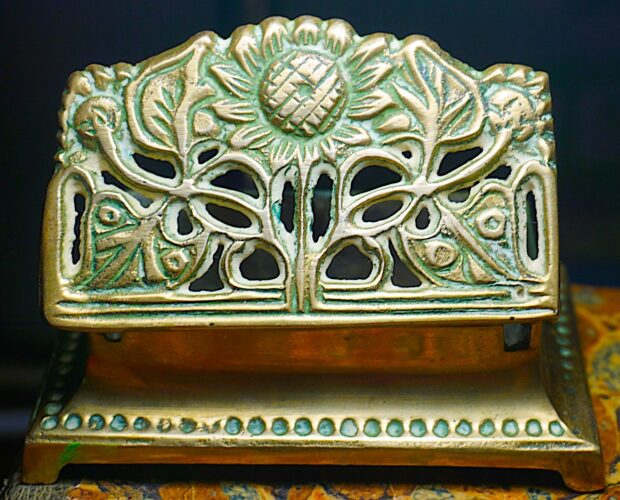 Ai poeti dimenticati con Selene di traverso