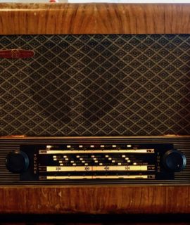 50's Vintage ​PYE Type P75A 3-Band Valve Radio