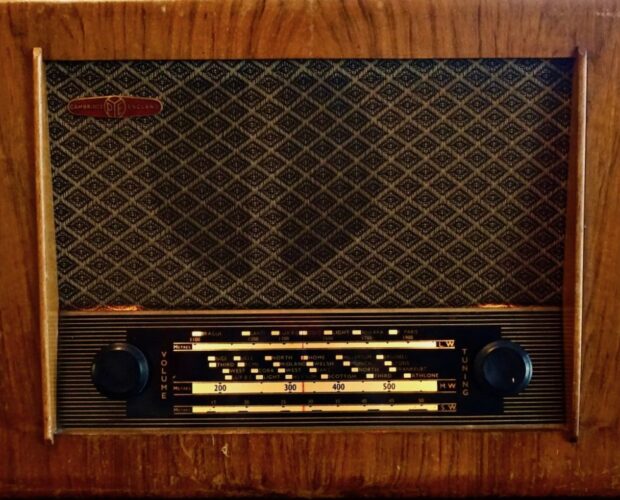 Radio, esperanto, intrattenimento, propaganda