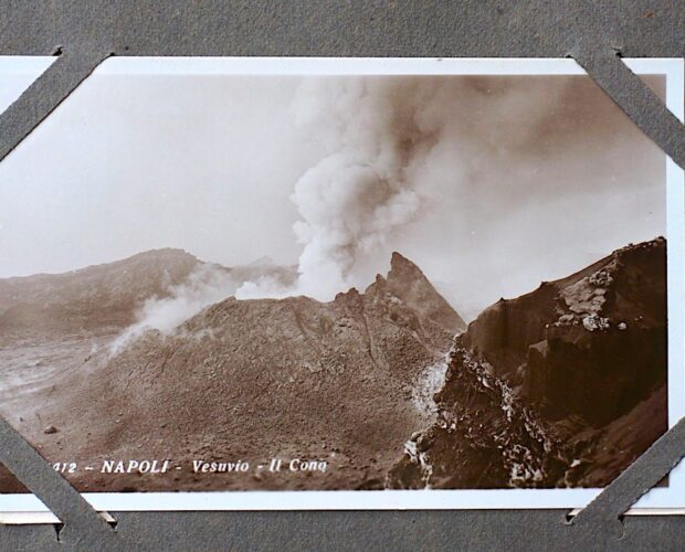 Poste, comunicazioni, uccelli in volo