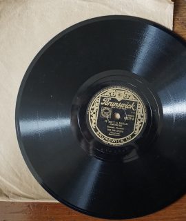 Shout, Brother, Shout; It isn't a dream anymore, 78 RPM, Brunswick, 1942