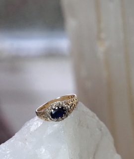 Antique Sapphire Ring with diamonds, 9ct.