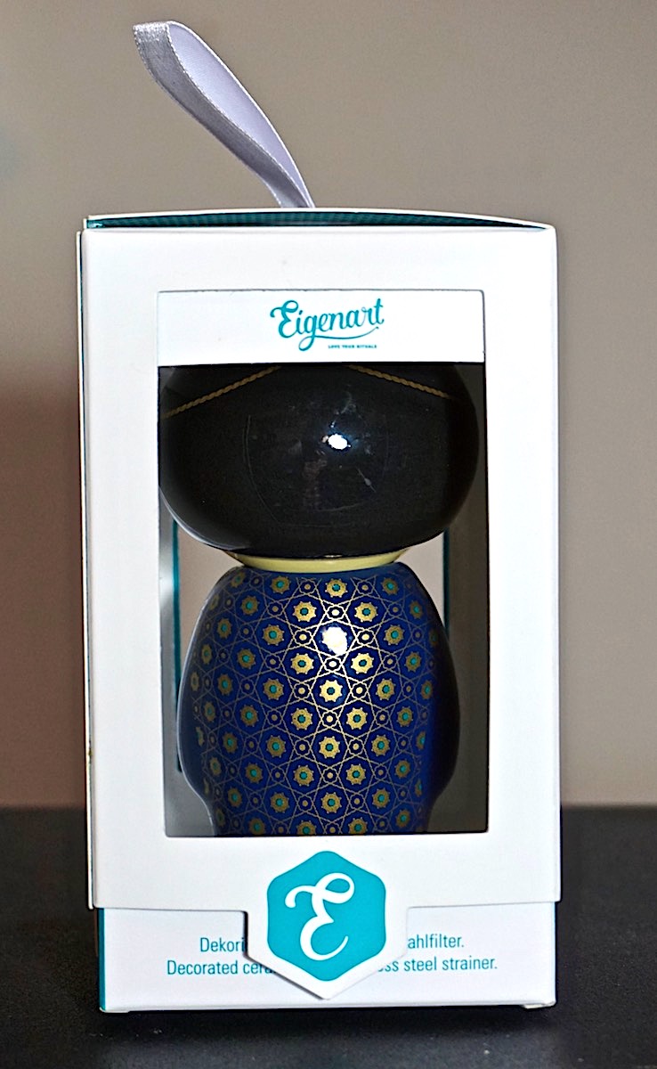 Hand-painted ceramic doll with strainer, Eigenart